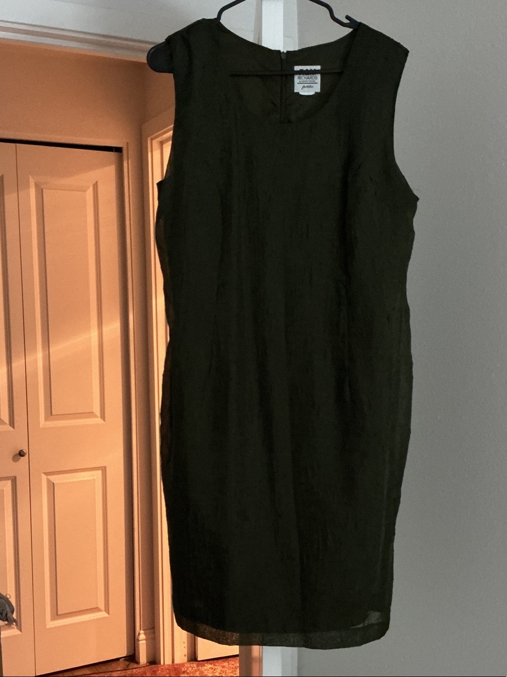 R&M Richards Sleeveless Textured Midi Dress in Dark Green - Picture 2 of 11